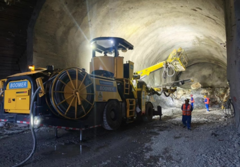 宁波百地年液化石油气有限公司地下洞库项目主洞、竖井及井架基础整平工程